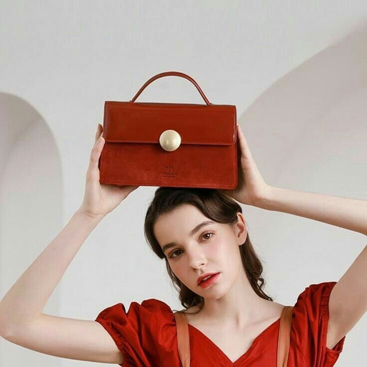 Túi xách Prada Re-Edition, sự kết hợp hoàn hảo giữa thời trang và công năng.