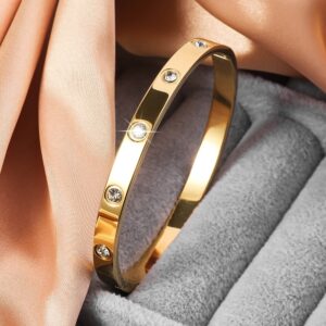 vong tay cartier daily